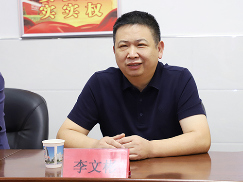 李.jpg